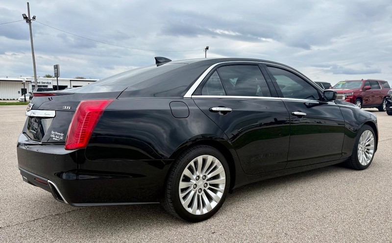 Cadillac CTS Sedan Vehicle Full-screen Gallery Image 03