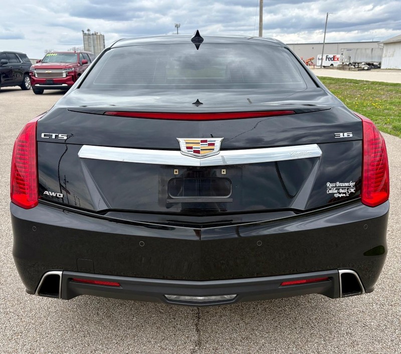 Cadillac CTS Sedan Vehicle Full-screen Gallery Image 04