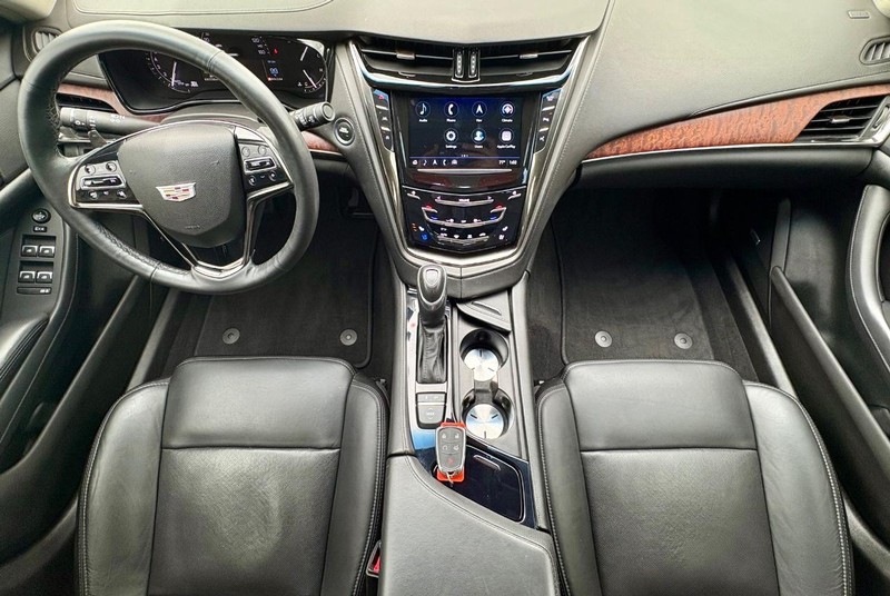 Cadillac CTS Sedan Vehicle Full-screen Gallery Image 13