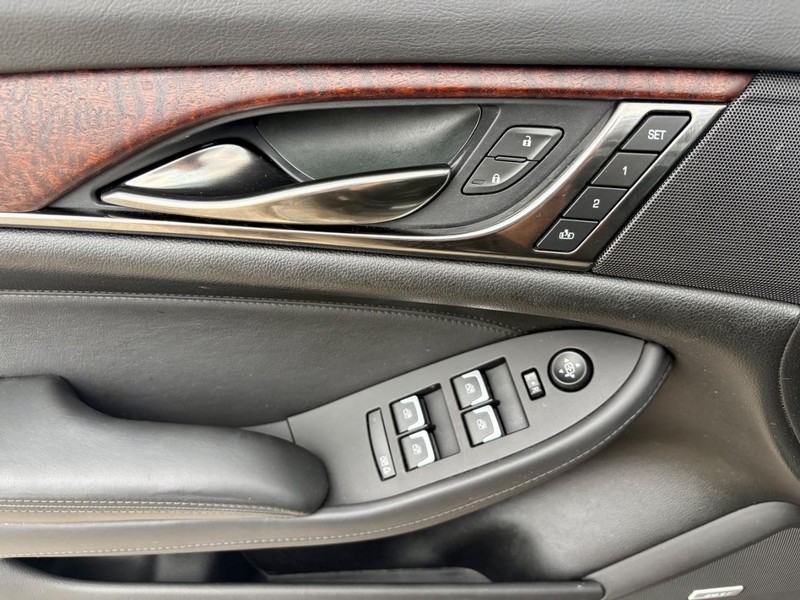 Cadillac CTS Sedan Vehicle Full-screen Gallery Image 16