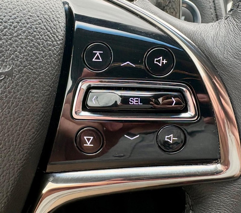 Cadillac CTS Sedan Vehicle Full-screen Gallery Image 21