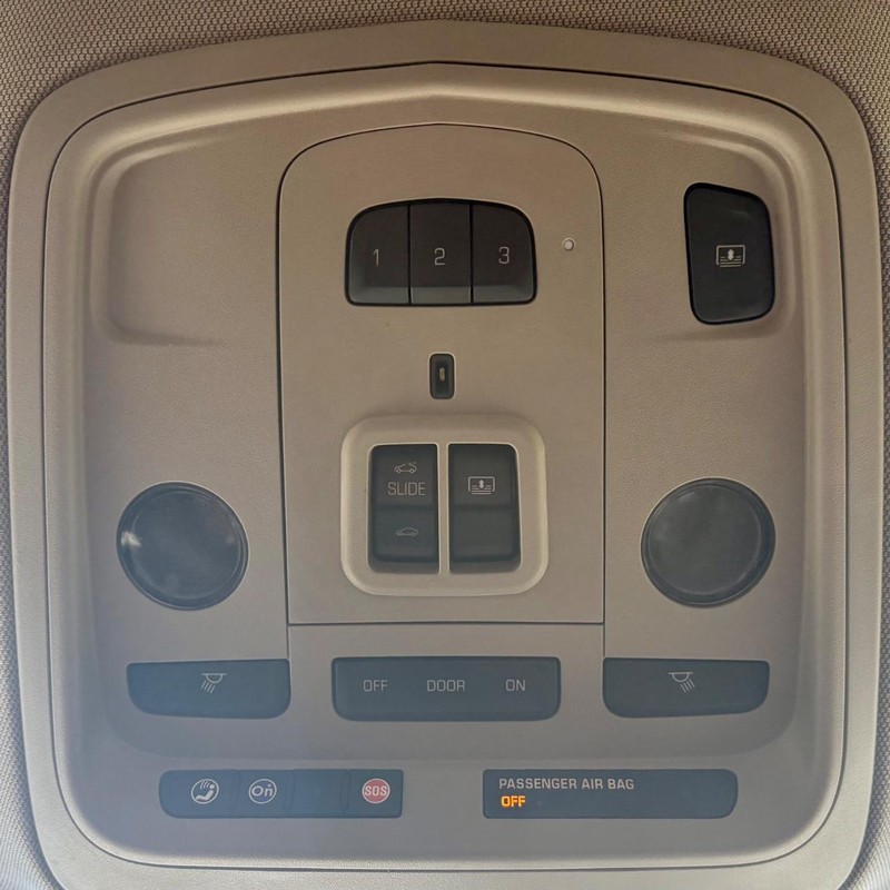 Cadillac CTS Sedan Vehicle Full-screen Gallery Image 29