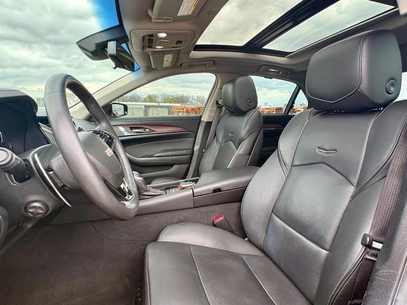 Cadillac CTS Sedan Vehicle Full-screen Gallery Image 30