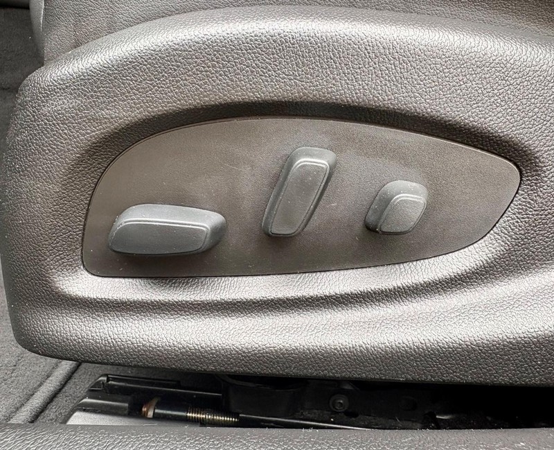 Cadillac CTS Sedan Vehicle Full-screen Gallery Image 31