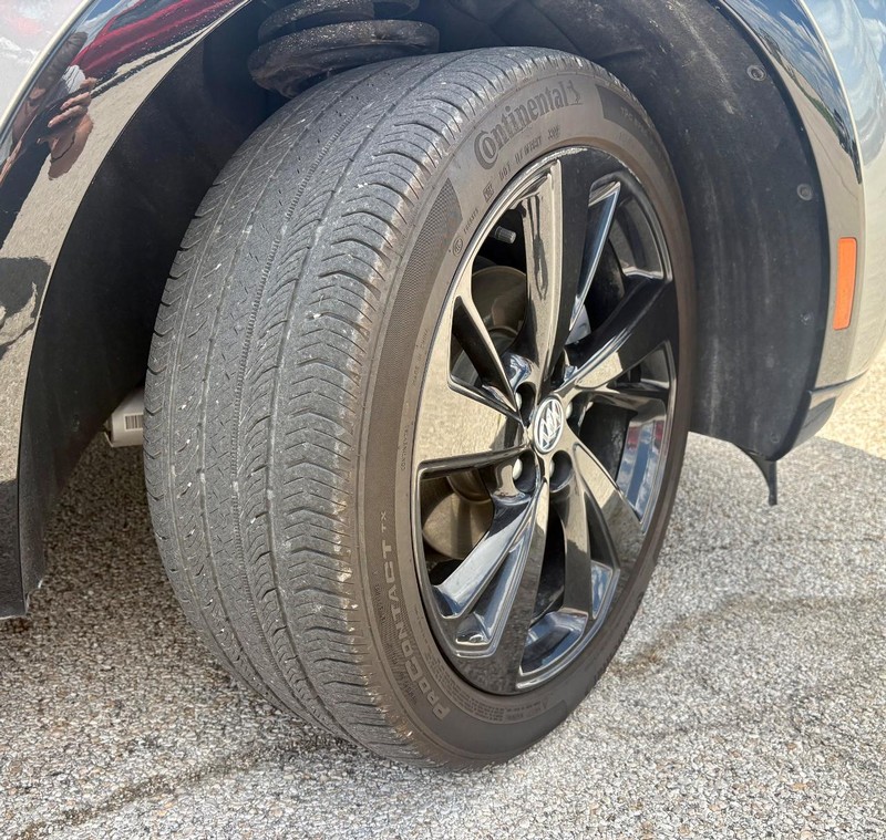 Buick Envision Vehicle Full-screen Gallery Image 10