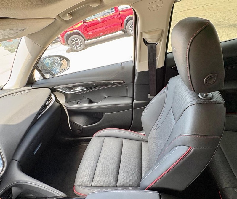 Buick Envision Vehicle Full-screen Gallery Image 15