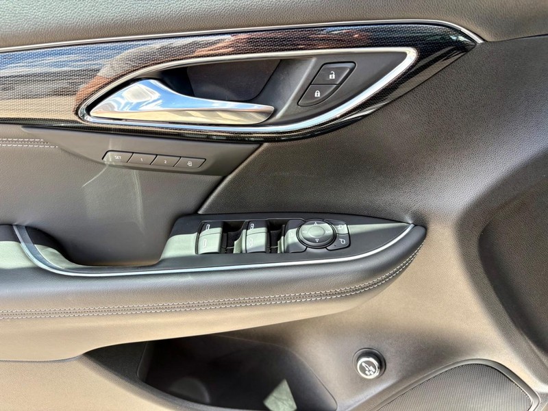 Buick Envision Vehicle Full-screen Gallery Image 17