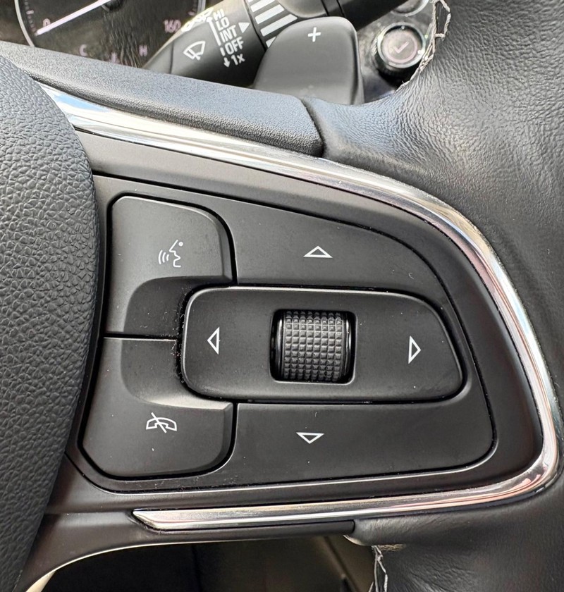 Buick Envision Vehicle Full-screen Gallery Image 21