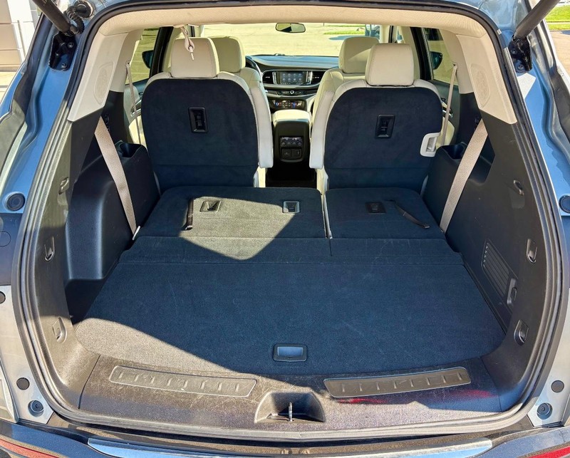 Buick Enclave Vehicle Full-screen Gallery Image 06