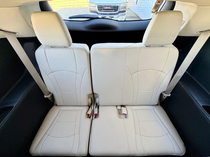 Buick Enclave Vehicle Full-screen Gallery Image 13