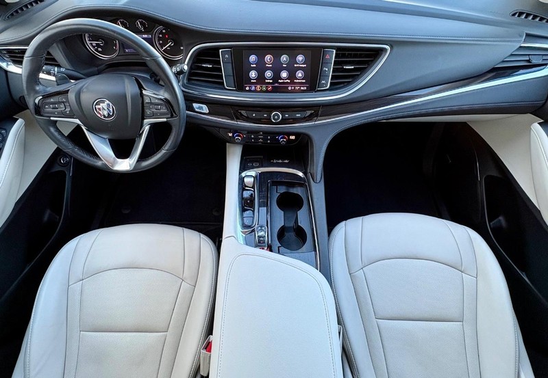 Buick Enclave Vehicle Full-screen Gallery Image 14