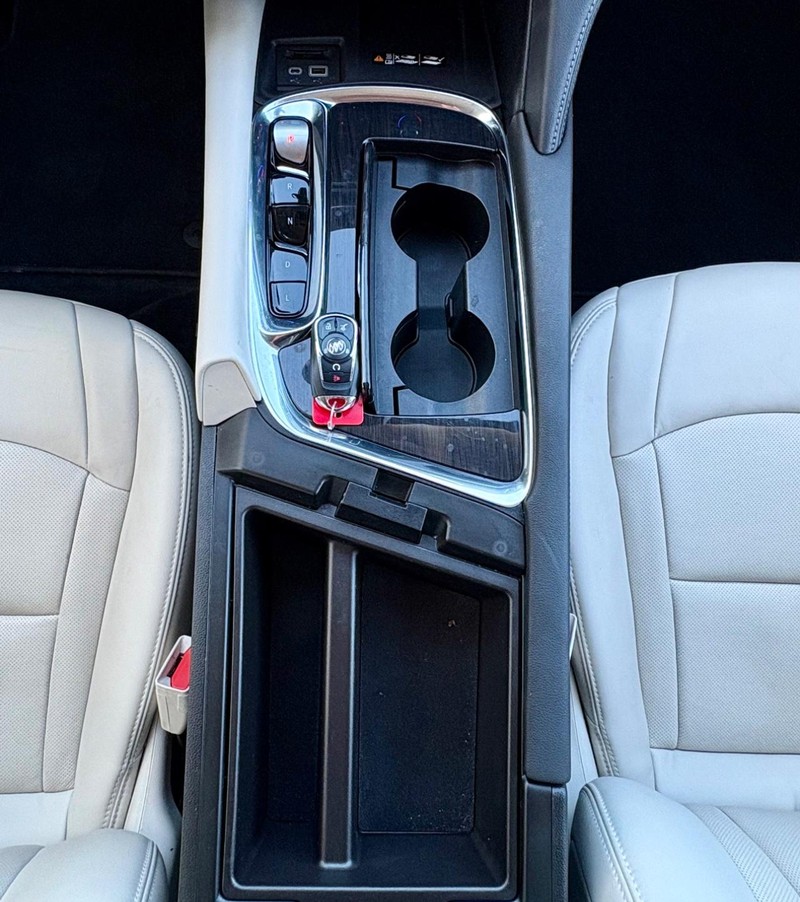 Buick Enclave Vehicle Full-screen Gallery Image 15