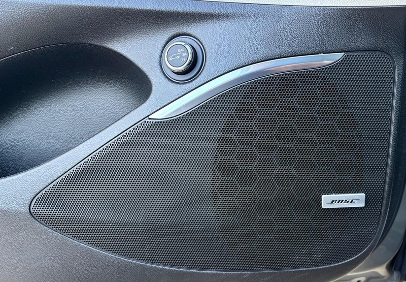 Buick Enclave Vehicle Full-screen Gallery Image 19