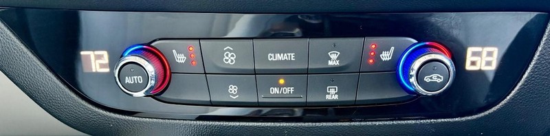 Buick Enclave Vehicle Full-screen Gallery Image 29