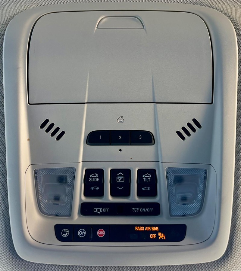 Buick Enclave Vehicle Full-screen Gallery Image 32