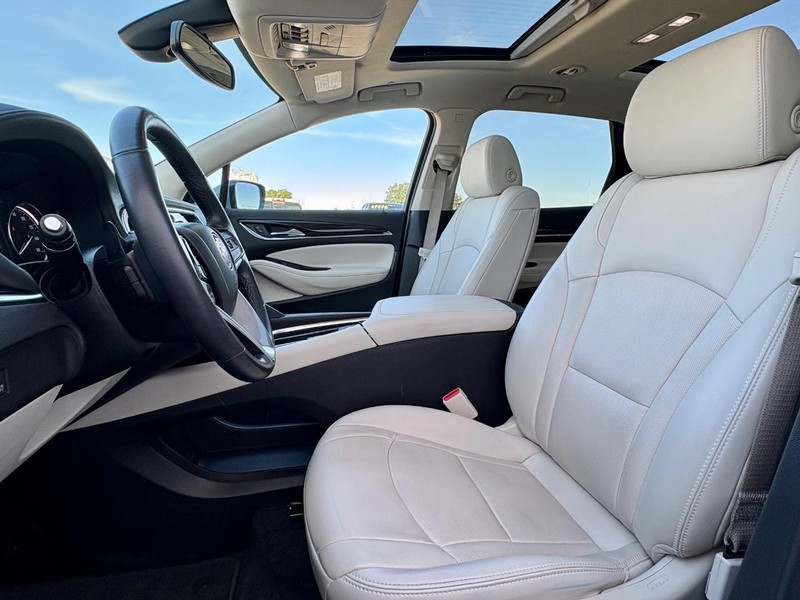 Buick Enclave Vehicle Full-screen Gallery Image 33