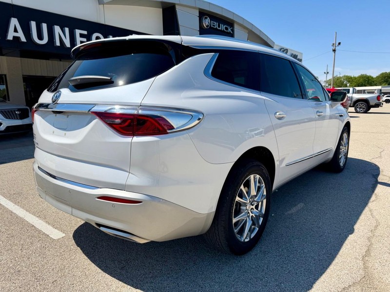 Buick Enclave Vehicle Full-screen Gallery Image 04