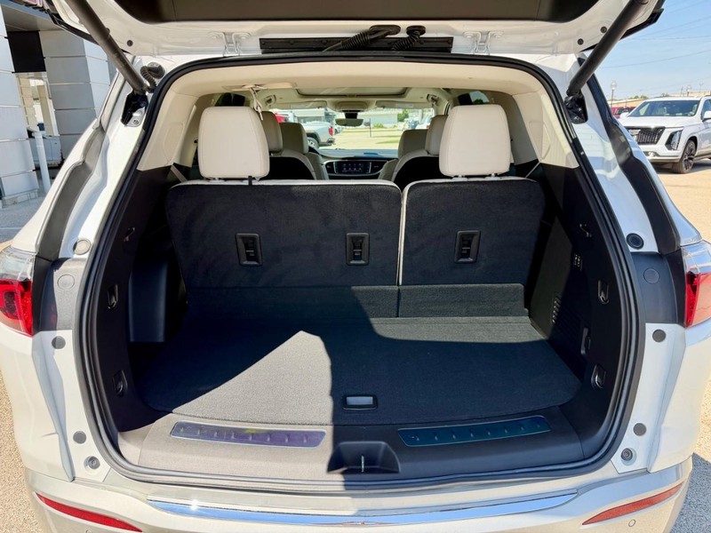 Buick Enclave Vehicle Full-screen Gallery Image 06