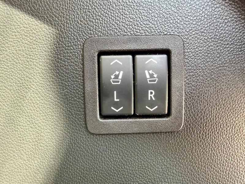 Buick Enclave Vehicle Full-screen Gallery Image 07