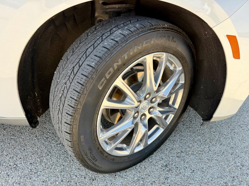 Buick Enclave Vehicle Full-screen Gallery Image 12