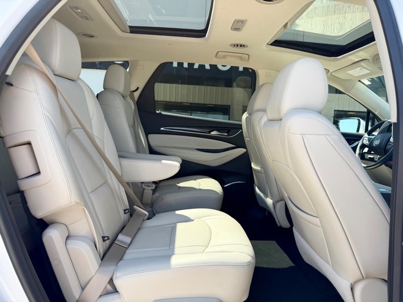 Buick Enclave Vehicle Full-screen Gallery Image 14