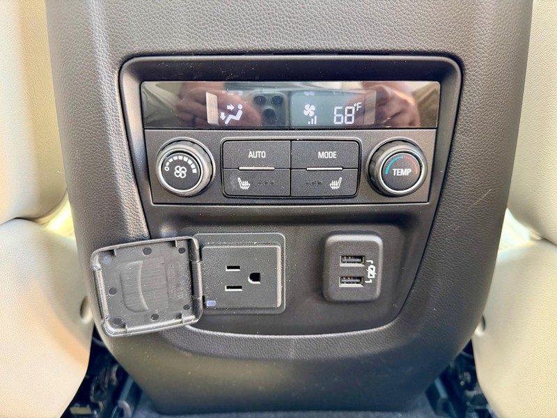 Buick Enclave Vehicle Full-screen Gallery Image 15