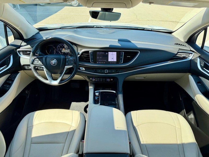 Buick Enclave Vehicle Full-screen Gallery Image 16