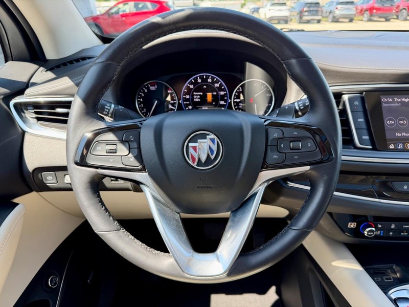 Buick Enclave Vehicle Full-screen Gallery Image 18