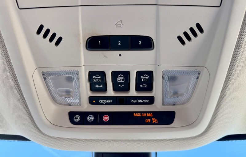 Buick Enclave Vehicle Full-screen Gallery Image 27