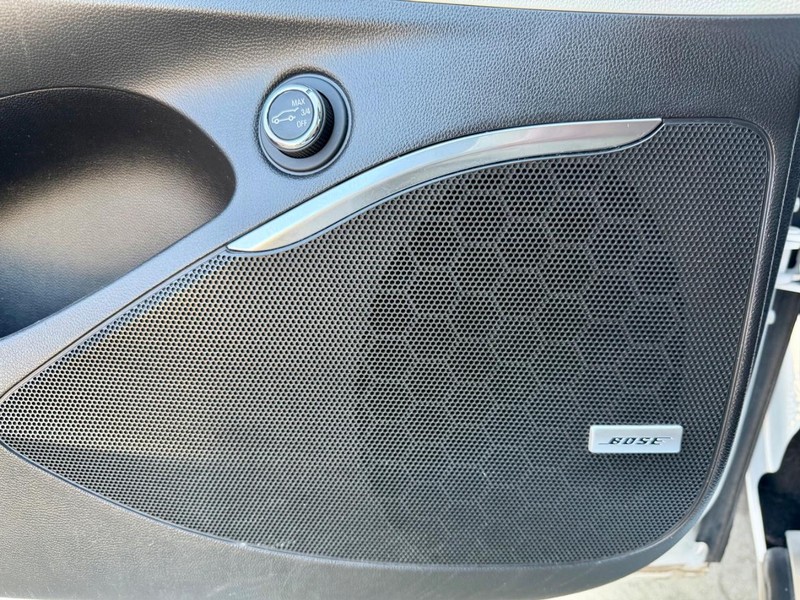Buick Enclave Vehicle Full-screen Gallery Image 32