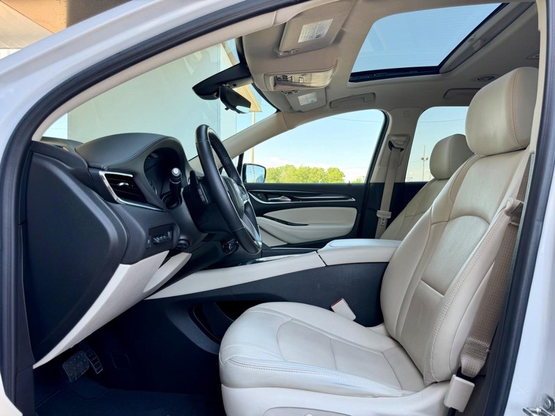 Buick Enclave Vehicle Full-screen Gallery Image 33