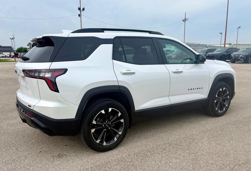 Chevrolet Equinox Vehicle Full-screen Gallery Image 03