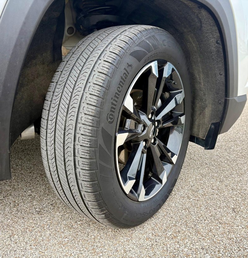 Chevrolet Equinox Vehicle Full-screen Gallery Image 10