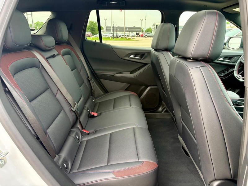 Chevrolet Equinox Vehicle Full-screen Gallery Image 11