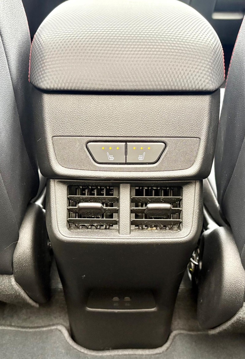 Chevrolet Equinox Vehicle Full-screen Gallery Image 12