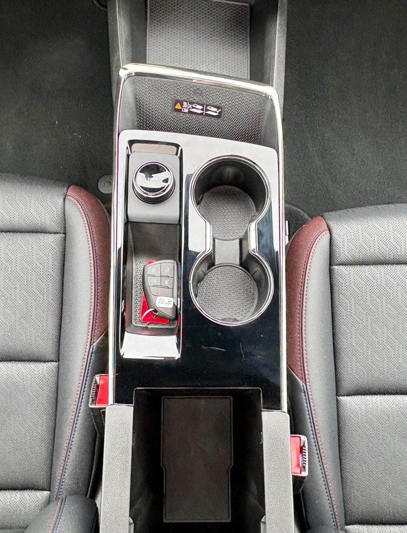 Chevrolet Equinox Vehicle Full-screen Gallery Image 14