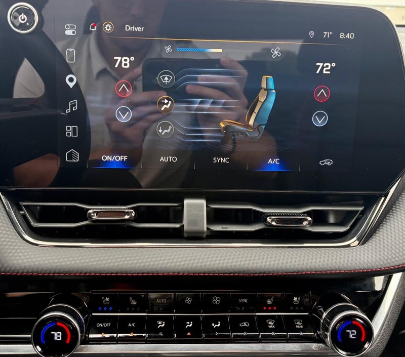 Chevrolet Equinox Vehicle Full-screen Gallery Image 27