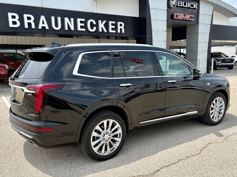 Cadillac XT6 Vehicle Full-screen Gallery Image 03