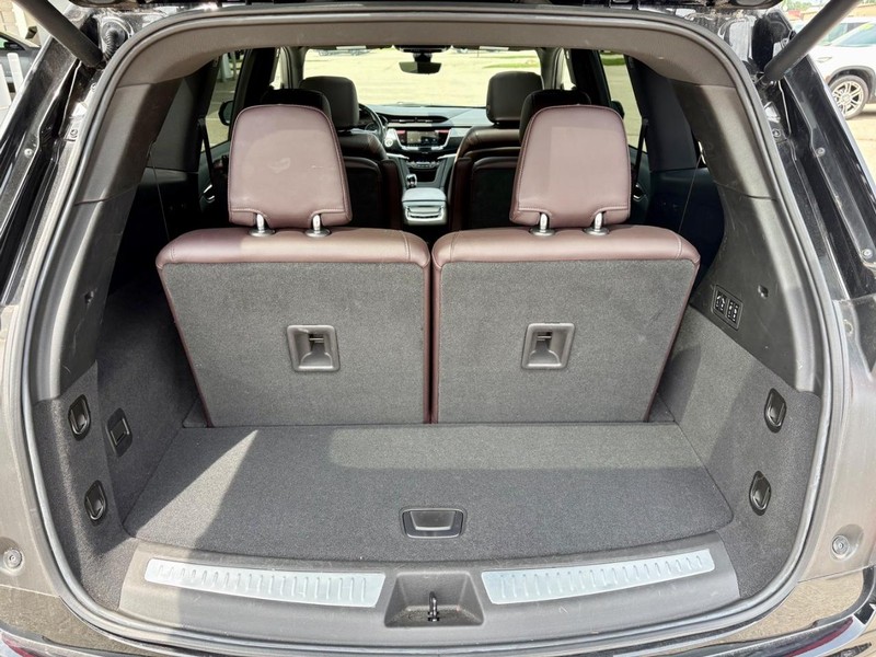 Cadillac XT6 Vehicle Full-screen Gallery Image 05