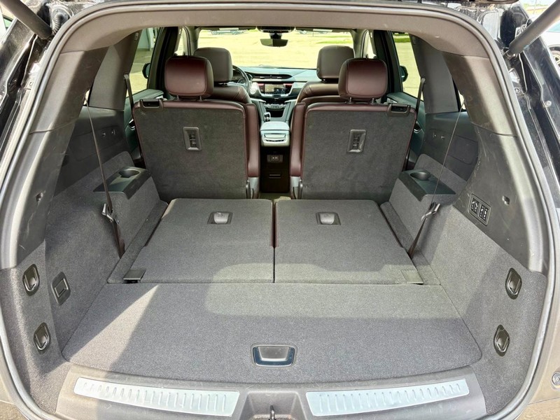 Cadillac XT6 Vehicle Full-screen Gallery Image 06