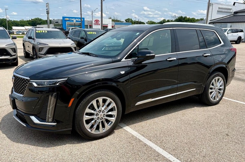 Cadillac XT6 Vehicle Full-screen Gallery Image 09