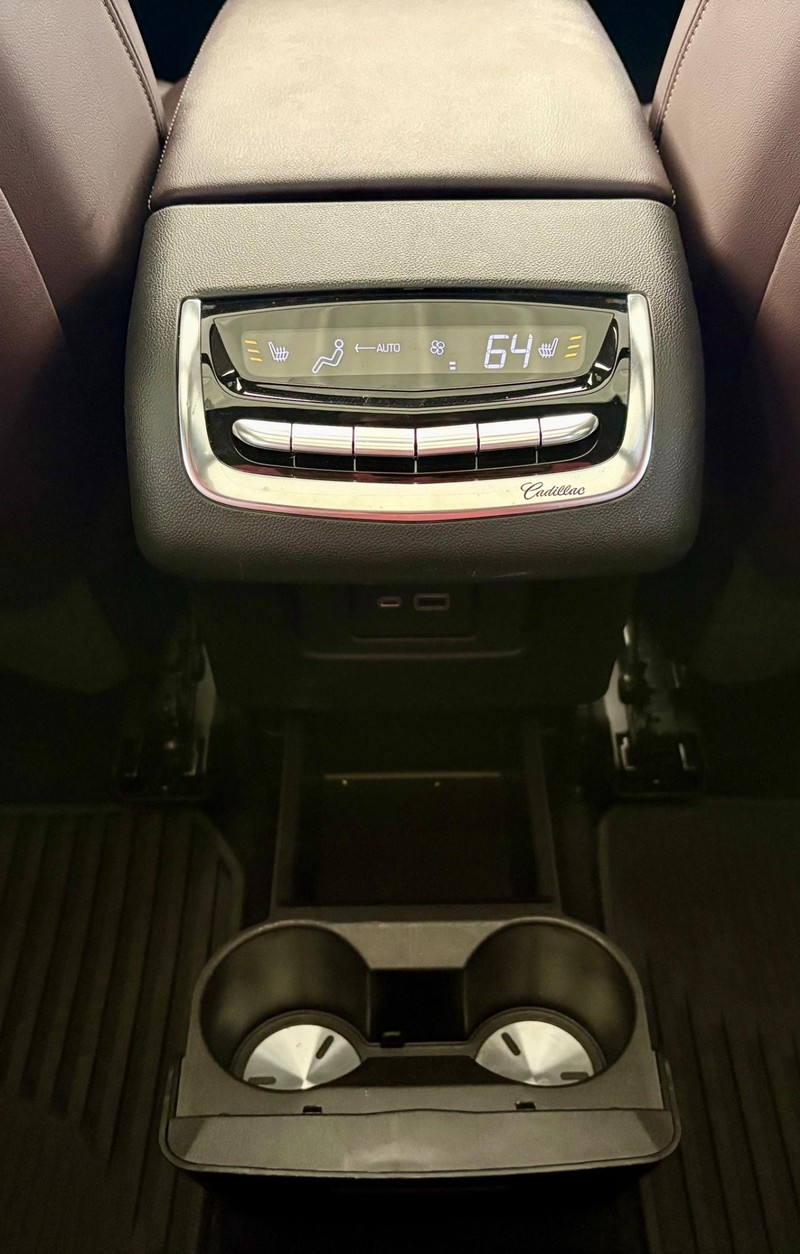Cadillac XT6 Vehicle Full-screen Gallery Image 14