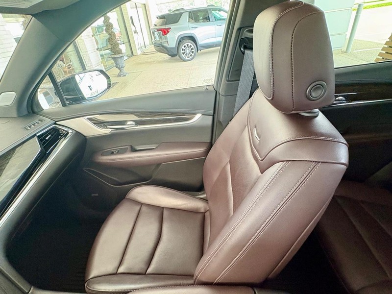 Cadillac XT6 Vehicle Full-screen Gallery Image 18