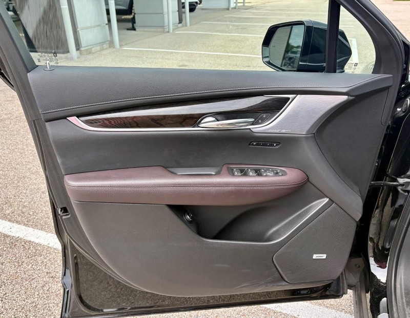 Cadillac XT6 Vehicle Full-screen Gallery Image 19