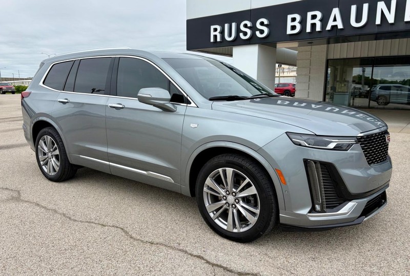 Cadillac XT6 Vehicle Full-screen Gallery Image 02