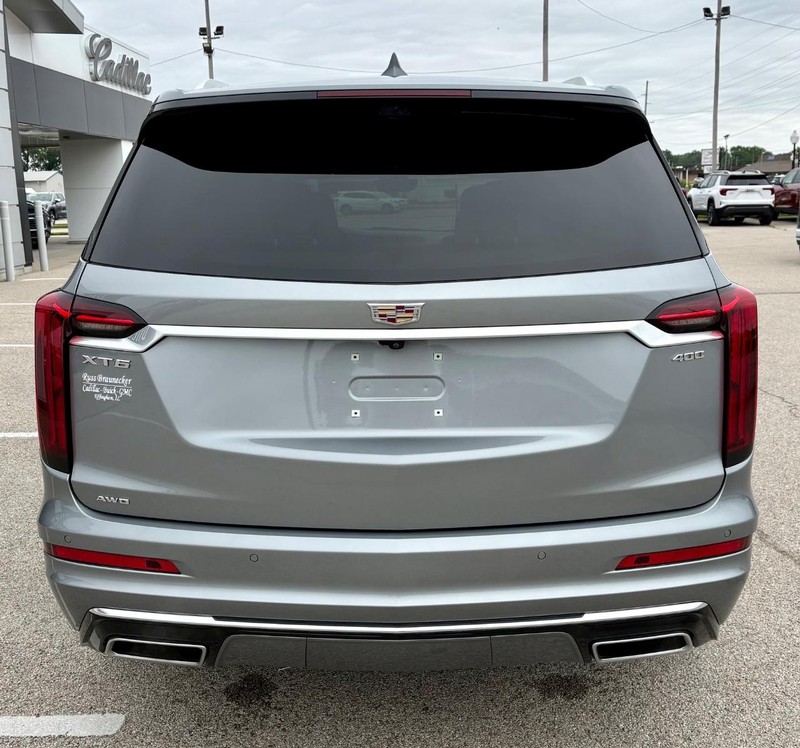 Cadillac XT6 Vehicle Full-screen Gallery Image 04