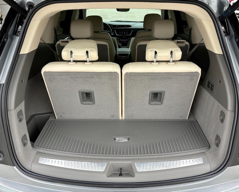 Cadillac XT6 Vehicle Full-screen Gallery Image 05