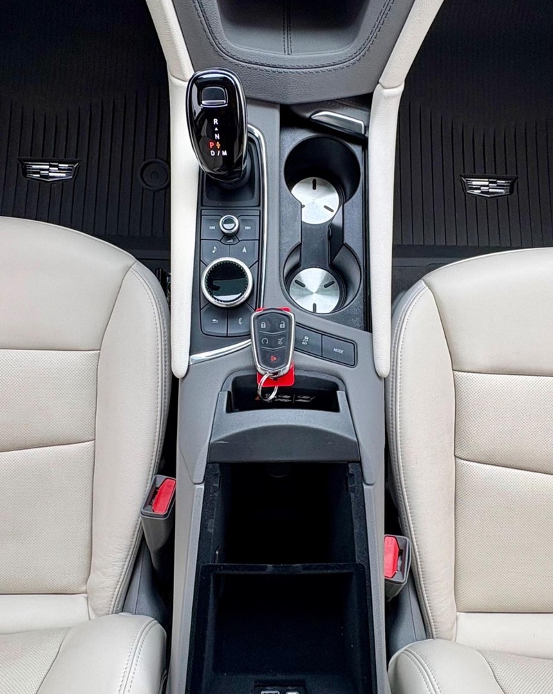 Cadillac XT6 Vehicle Full-screen Gallery Image 17
