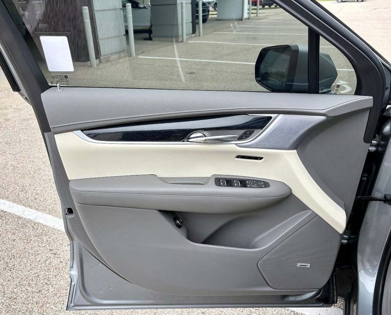 Cadillac XT6 Vehicle Full-screen Gallery Image 18
