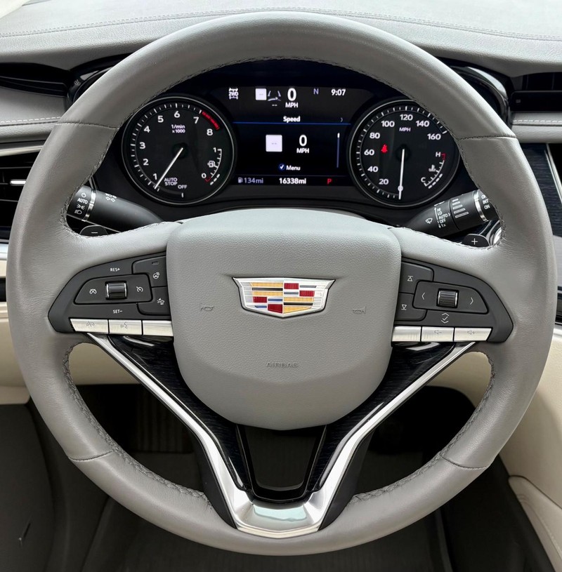 Cadillac XT6 Vehicle Full-screen Gallery Image 22